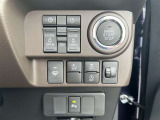 各種スイッチ、プッシュスタートは、運転席の右側に揃っています!後部スライドドアの開閉もこちらから操作出来ます♪