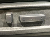【パワーシート】スイッチ一つで簡単にシートの微調整が可能!電動だから力もいりません!快適なシートポジションにセットして、快適なドライブをお楽しみください。
