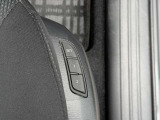 【ドライビングポジションメモリー】運転席シート位置などを記憶させることができます。運転交代の際もストレスフリーですね♪