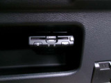 ETC車載器が付いています。ここも、あそこも、、最近はスマートインターチェンジも増えてきましたよね!最初から付いているので、お買い得^^