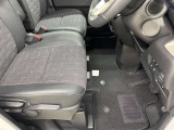 運転席シート足元です。
