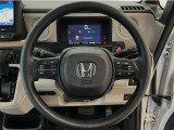 運転にかかわる様々な操作を安全に行えるように視点移動が少なく操作性に配慮されたスイッチ類が凝縮されたコクピットです。