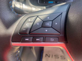 ステアリングスイッチ付きのハンドル!運転に支障をきたすことなくナビ操作が可能です!!