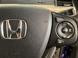 ハンドルにHondaセンシング系のクルーズコントロールやレーンキープアシストなどのスイッチが装備されています。ハンドルから手を離さず安全に操作できます。