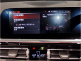 【ⅰドライブナビゲーション】文字情報も鮮明に表示する高解像度カラーディスプレイを採用。視認性に優れた地図デザインと特徴的な建造物を目印にした描写表示で現在位置を把握できます。地図データの更新も可能です