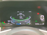 速度や燃料残量、外気温などの情報がひと目で確認できる表示です。必要な情報がまとまっているため、運転中も視線の移動を抑えて状況を把握しやすく、日々の確認に便利です。