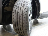 タイヤサイズは215/50R18となっております♪