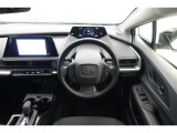 スポーティームード溢れる運転席周りですね。 クイックなドライビングに対応できるよな運転席回りになっています。 ドライブがますます楽しくなりますね!