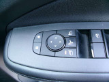 ドアミラーの鏡面の調節、格納は運転席からすべて操作できます!