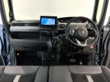 【前方視界】開放的な前方視界!運転がしやすく疲れにくいです♪窓が大きく、見通しがとっても良いおクルマですよ♪