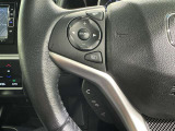 ステアリングスイッチ装備!運転しながら手元でオーディオの操作などができます。