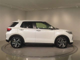 スーパーUVカット・IRカット機能付グリーンガラス(フロントドア)&UVカット機能付プライバシーガラス(リヤドア・リヤ クォーター・バックドア)