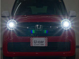 LEDヘッドライト(オートハイビーム機能付)が搭載されており、遠くまで明るく均一に照らし、高速道路等での安心感が向上しております。