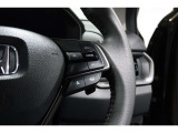 Hondaセンシングの機能のひとつ、アダプティブクルーズコントロール付!アクセルから足を離しても設定したスピードと前車との車間を保ち走行してくれます!車線維持もアシスト☆高速道路で疲労軽減ですね☆