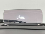 【ヘッドアップディスプレイ】 運転中の視線移動が少なく、車両情報を確認することができます。