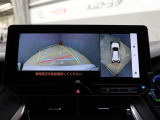 パノラミックビューモニター付きです。車両を上から見たような映像をディスプレイオーディオ画面に表示。運転席からの目視だけでは見にくい、車両周辺の状況をリアルタイムでしっかり確認できます。