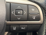 【レーントレーシングアシスト】高速道路走行時、車線からはみ出しそうになるとレーンの中央を走るようにステアリング操作をアシスト。より安全な運転をサポートしてくれます!