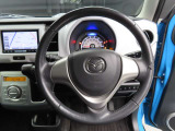 運転席にお座りになった際のイメージです。視界やシートの座り心地にポジション、各装備へのアクセスのしやすさ等、実際に触れてお確かめください。