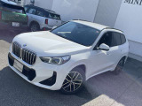 ご納車前には、BMWを熟知したメカニックによる100項目の点検・整備を行います。不具合箇所、交換時期に達している部品に関しましては、全て当社負担で交換してからのご納車となります。
