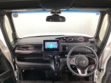 【前方視界】開放的な前方視界!運転がしやすく疲れにくいです♪窓が大きく、見通しがとっても良いおクルマですよ♪