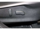 運転席と助手席はパワーシートを装備!細かなシートポジション調整ができます