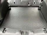 当社の納車前点検・サービスの内容は、車検点検・法定12ヶ月定期点検・油脂類の点検及び交換・バッテリーの点検及び交換等を行い、良好な状態にてご納車させていただきます。