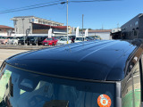 目立つキズ凹み等はありませんが、中古車という商品の特性ルーフには子キズや塗装しみがあります