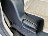 2列目のシートを倒すと、3列目にスムーズに乗り降りできます♪