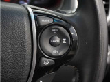 ◆アダプティブクルーズコントロール◆予め設定した車速内でクルマが自動的に加減速。前走車との適切な車間距離を維持しながら追従走行します。【LKAS】車線維持支援システムでステアリング操作を支援。
