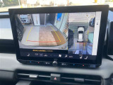 バックカメラも搭載しており、狭い駐車スペースでも安心です。