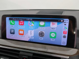 【アップルカープレイ】iPhoneがBMW車両とワイヤレスで接続されます。Apple CarPlayでは、オーディオストリーミングやメッセージングアプリがディスプレイに表示されます。