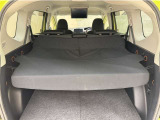 トノカバーが付いてます。荷物を隠せるので防犯性が高まります。また、直射日光のダメージから荷物を守ることが出来ます。