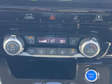 オートエアコンで温度調整も楽チン!四季を問わず快適に運転することが出来ます。