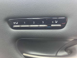 運転席のドア内側。3人分ンシートメモリスイッチがついております。