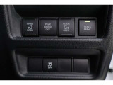 電動スライドドアのスイッチです。車内からもスイッチひとつでラクにドアの開閉できますよ♪
