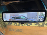 【デジタルインナーミラー】後席の大きな荷物や同乗者で後方が確認しづらい時でも安心!カメラが撮影した車両後方の映像をルームミラー内に表示。クリアな視界で状況の確認が可能です!