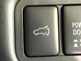 【パワーバックドア】スマートキーや運転席のボタンを押すだけでリアゲートが自動で開閉します!荷物を持っている時や、高い位置にあるバックドアを閉める際に便利な機能です♪