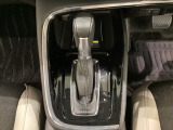 「e:HEV」は、モーター走行を中心にしながら電気エネルギーやエンジン動力を効率よく使い分けることができる賢いハイブリッドシステムです。