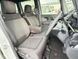 運転席シート廻りは使用感も少なく、良好な状態となっています。前オーナー様が丁寧に使っていたことがよくわかりますね。
