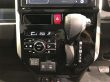 コラムシフトですので足元ひろびろ。運転しやすいですよ。