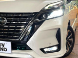 【LEDヘッドライト】悪天候や夜間走行時も良好な視界を確保し安心して運転できる高輝度LEDヘッドライトを装備!点灯速度が早く、消費電力も抑えられています。