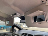 運転席と助手席にはバニティーミラーが装備されております。