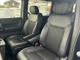 運転席のスペースはゆったりしていて視界も広く確保されているので普段の運転からロングドライブまで快適です。
