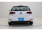 【リヤスタイル】使い勝手の良いハッチバックスタイル!リヤのVWエンブレムは、バックカメラを内蔵しハッチバックを開け閉めする際の取っ手にもなります