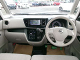 操作しやすい運転席廻り!操作パネルも使いやすい!!ドライブが楽しくなります!