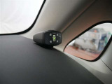コーナーセンサーを車の前後に装備。障害物までの距離に応じて警告音を変えてお知らせ。縦列駐車時や駐車場・車庫などでの取り回しをサポートします。詳細は販売店スタッフまでおたずねください。