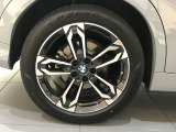 BMW純正アルミホイールです。納車時にはアルミホイールコーティングも承っております!是非ご検討下さいませ。