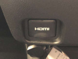 スマホ等と【HDMIケーブル】で接続してナビにスマホの画像を(ミラーリング)表示できます。「YouTube」の動画やゲーム等を楽しむことができます。スマホの機種によりアプリが必要な事があります。