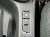 トラクションコントロールとは、すべりやすい路面での発進時や加速時にタイヤの空転を抑え、駆動力確保に貢献する機能です。詳細は販売店スタッフまでおたずねください。