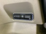 ハンドルの左下にETCがついています。高速道路の料金所の通過も楽々です。 カードの取り出しもしやすい場所についています。